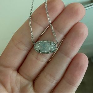 silver kendra scott necklace !!